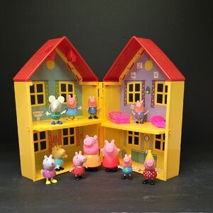 Peppa Pig Fold-n-Carry Playset Yellow House with 12 Figures